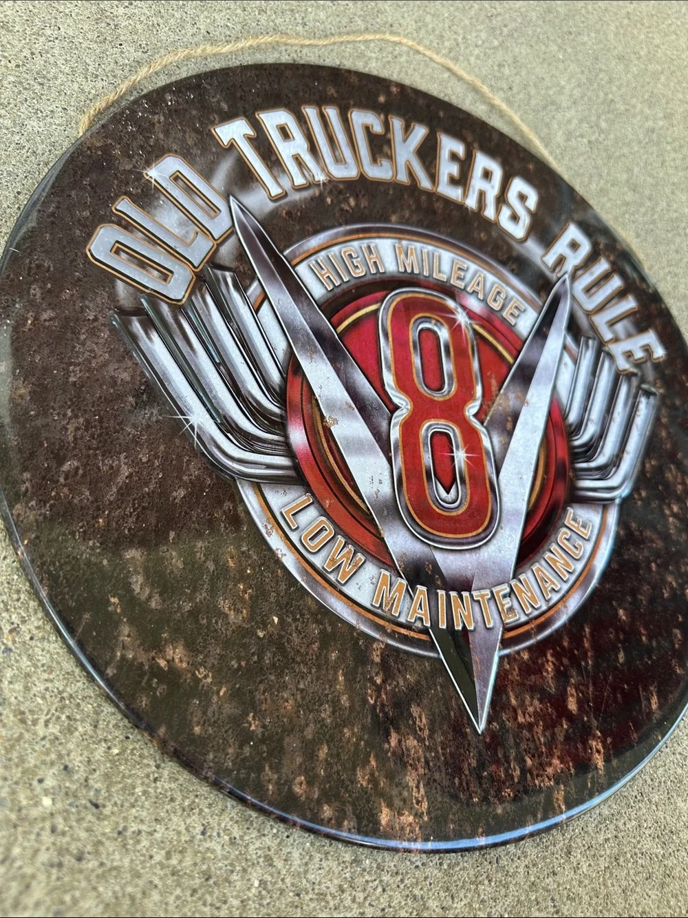 Decorative Vintage Style 'Old Truckers Rule' Round Wall Sign in Brown and Red